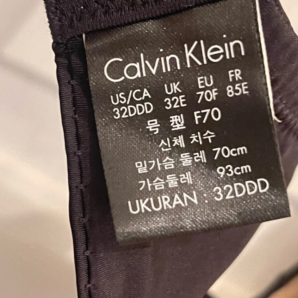 Calvin Klein Women's Seductive Comfort Unlined Lace Bra - Picture 5 of 15